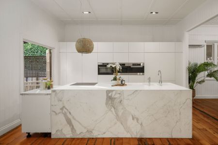 Generous Family Home in a Sought-After Locations - Photo 5