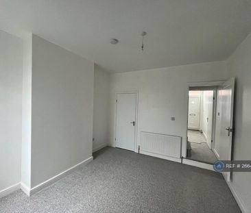 2 bedroom end of terrace house to rent - Photo 4