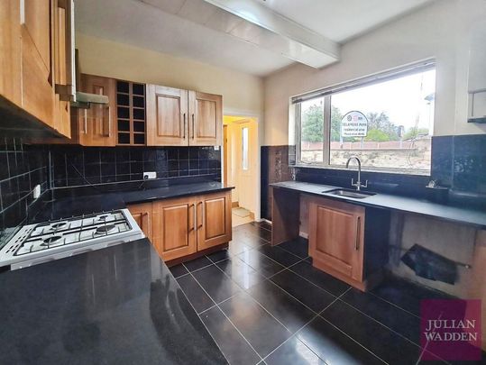 3 bedroom end of terrace house to rent - Photo 1