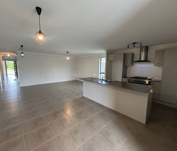 Modern Family Home for Rent - Photo 2