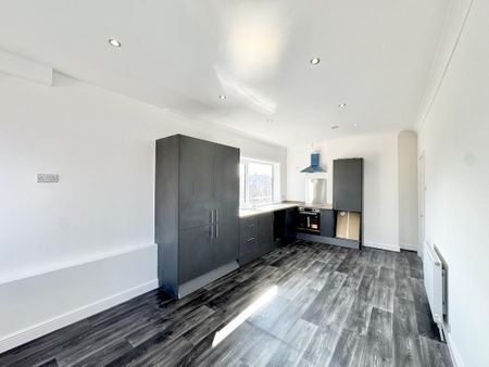 3 bedroom flat to rent - Photo 5
