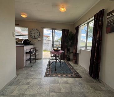 Location Location! - Photo 5