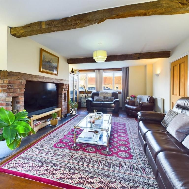 4 bedroom barn conversion to rent - Photo 1