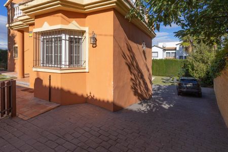 Luxury 4 room Detached House for rent in Alhaurín el Grande, Andalusia - Photo 4