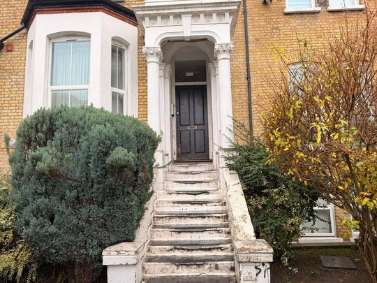 3 bedroom flat to rent - Photo 1