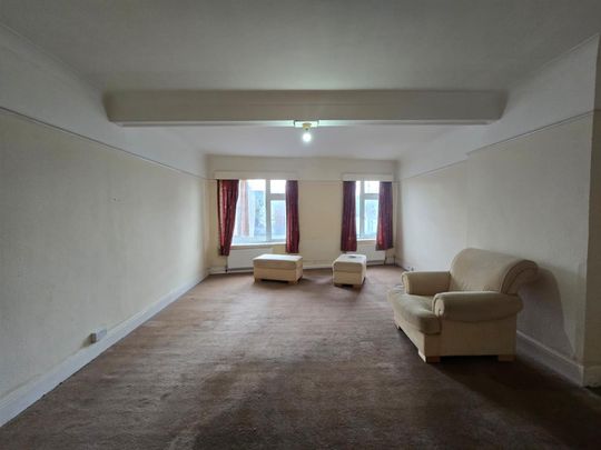 Great West Road, Hounslow TW5, London - Photo 1