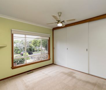 81 Heathfield Rise, Box Hill North VIC 3129 - House For Rent | Domain - Photo 3