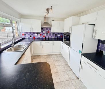 3 bedroom end of terrace house to rent - Photo 4