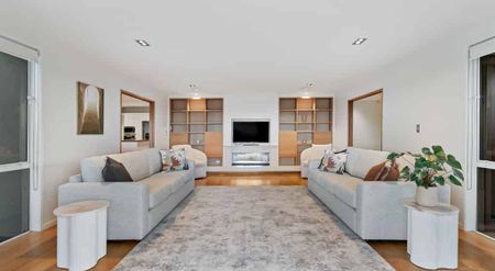 Prestige, Space & Panoramic Harbour Views - Photo 2