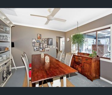 Family Home Backing Mona Vale Golf Course - Photo 3