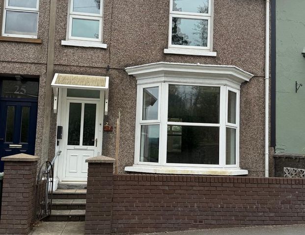 4 bedroom terraced house to rent - Photo 1