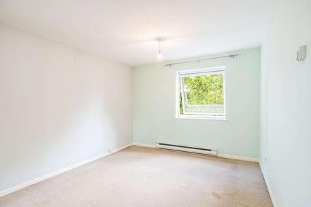 Kestrel Court, SG12 - Photo 5