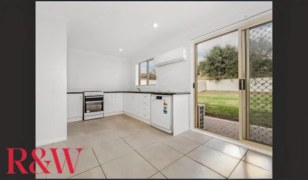 “SPACIOUS FAMILY LIVING IN THE IDEAL LOCATION” - Photo 5