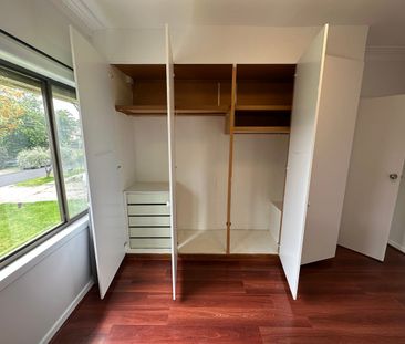 'Charming Family Home in Pascoe Vale' - For Lease - Photo 3