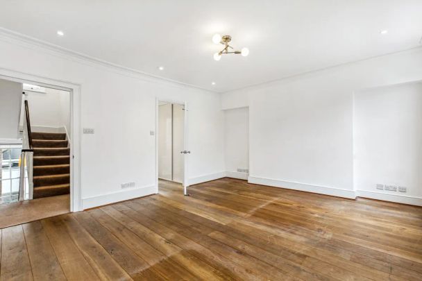 4 bedroom maisonette in London - Photo 1