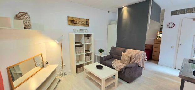 Estudio de alquiler en Carrer de Lluís Sagnier, 50, El Guinardó - Photo 1