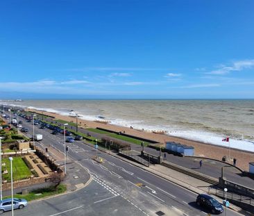 3 bedroom flat to rent - Photo 3