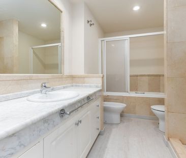 Apartment in San Pedro de Alcántara, Costa del Sol - Photo 5