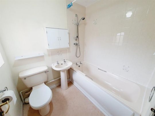 2 Bedroom Flat to Rent in Chatsworth Avenue, Kettering, Northamptonshire, NN15 - Photo 1