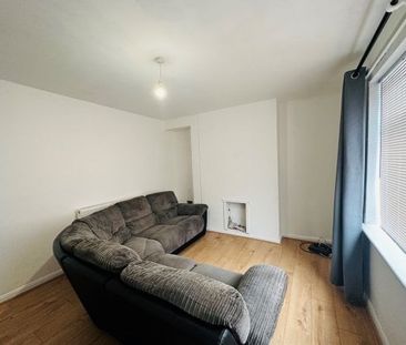 Longford Crescent, Nottingham, NG6 - Photo 2