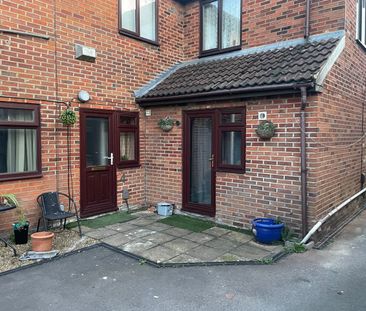 1 Bed Semi-Detached House, Southampton, SO19 - Photo 4