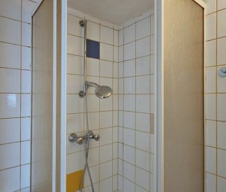 DACHGESCHOSSWOHNUNG - IDEAL FÜR STUDENTEN ODER PENDLER - Photo 2