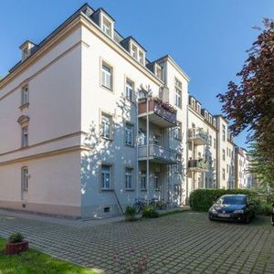 Renovierte 2-Raum Wohnung mit Balkon, Abstellkammer & Badewanne - Photo 2