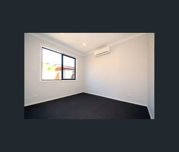 Modern 3 Bedroom Townhouse - Photo 1