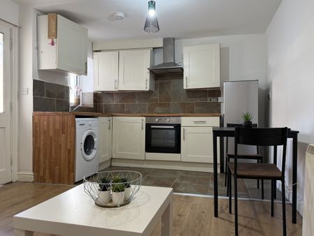 1 Bed Flat, Cyprus Road, LE2 - Photo 3
