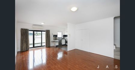 Stylish, Freshly Updated Apartment - Photo 3