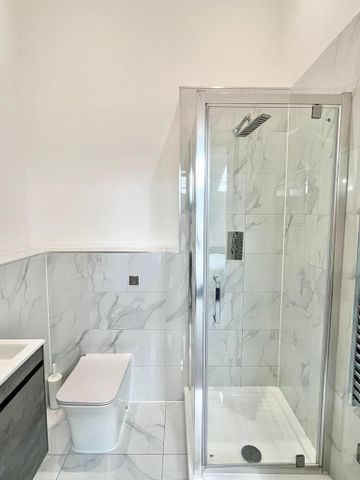 1 bedroom in a flat share to rent - Photo 5