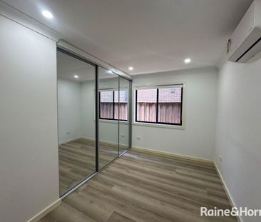 Modern 2-Bedroom Flat in Prime Location! - Photo 3