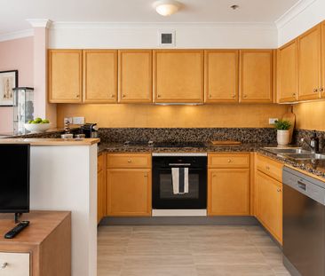 FURNISHED ONE BEDROOM APARTMENT WITH CITY & BARANGAROO VIEWS IN QUA... - Photo 3