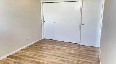 SPACIOUS 2 BEDROOM UNIT - Photo 3