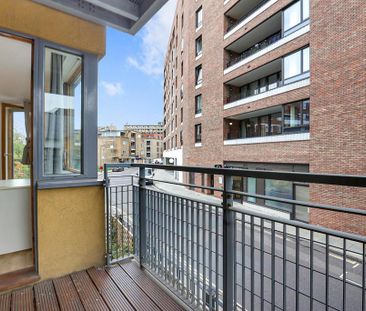 3 bedroom flat to rent - Photo 4