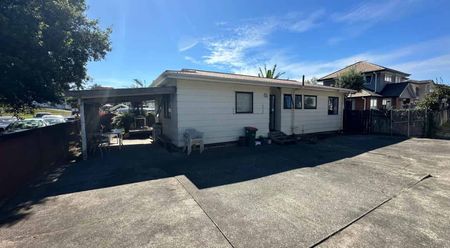 Spacious 3-Bedroom Home for Rent in Otahuhu, Auckland - Photo 3