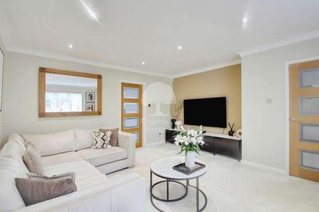 Holmlea Road, Datchet, SL3 - Photo 2