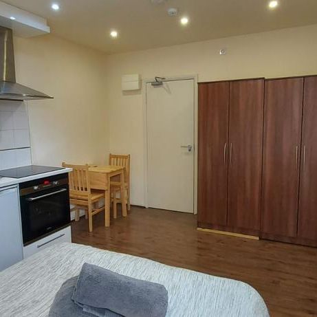 Studio to rent - Photo 1