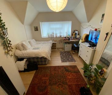 4 bedroom semi-detached house to rent - Photo 2