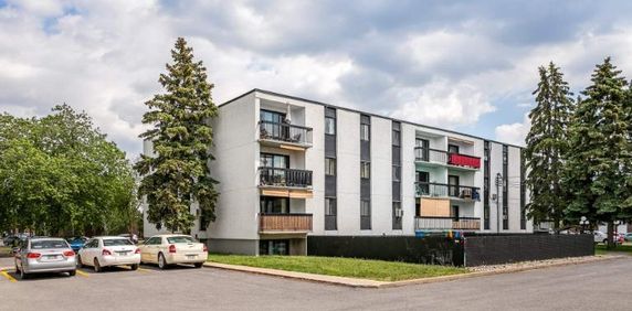 GRAND ET LUMINEUX 3.5 DISPONIBLE 1ER NOVEMBRE!! - Photo 2