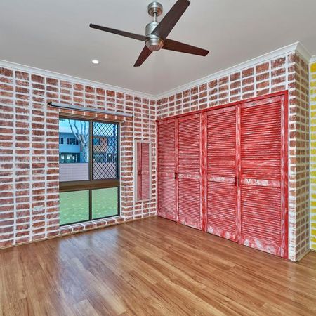 LARGE FAMILY HOME IN A GREAT LOCATION! - Photo 2