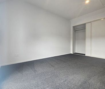 Stunning 3 Bedroom, St Albans Oasis - Photo 2