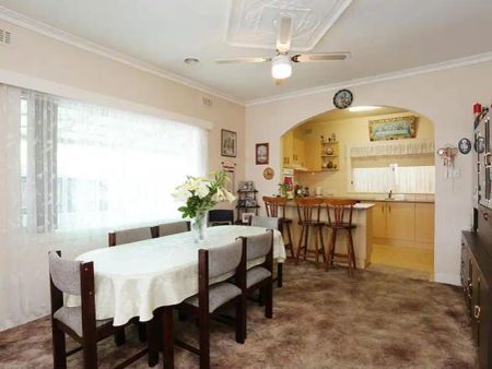 “Quiet & Convenient three Bedroom Home!” - Photo 4