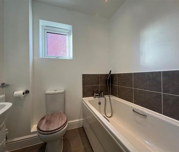 2 bedroom semi-detached house to rent - Photo 6