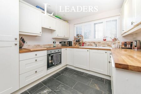 3 bedroom end of terrace house to rent - Photo 2