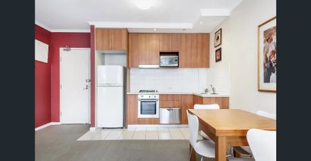 Oversized balcony with oval facing - Photo 3