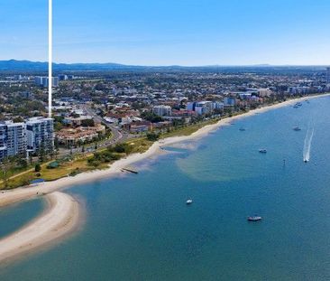 STUNNING BROADWATER VIEWS, MODERN, LIGHT-FILLED APARTMENT - Photo 5