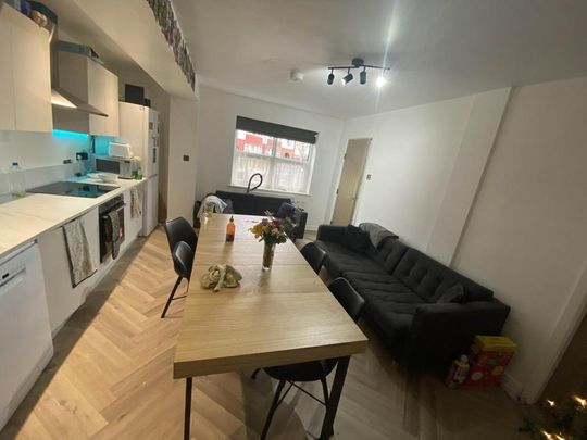 5 bedroom detached house to rent - Photo 1