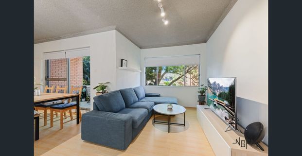 Spacious Two-Bedroom Apartment in a Convenient Mortdale Location - Photo 1