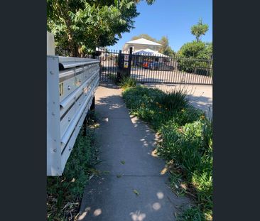 $570pw FULLY FURNISHED Avail 26 Oct Gated Complex - Photo 4